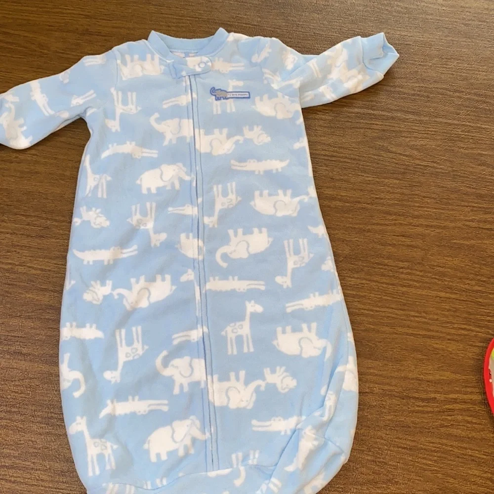 Carter’s sleepbag 0-9 months & bibs